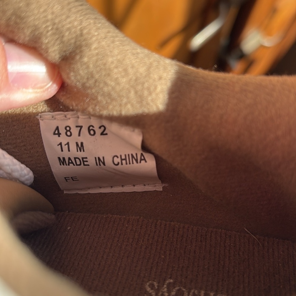 🎲 FootJoy GreenJoys 48762. Tan and white golf shoes. - Picture 9 of 10